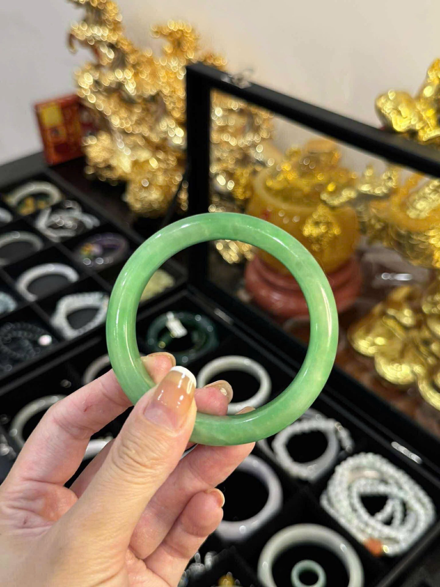 Vòng ngọc bản tone xanh