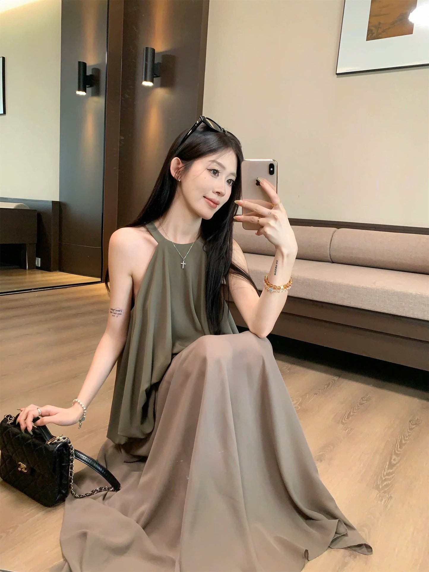 Set áo cổ yếm form dài phối chân váy dài