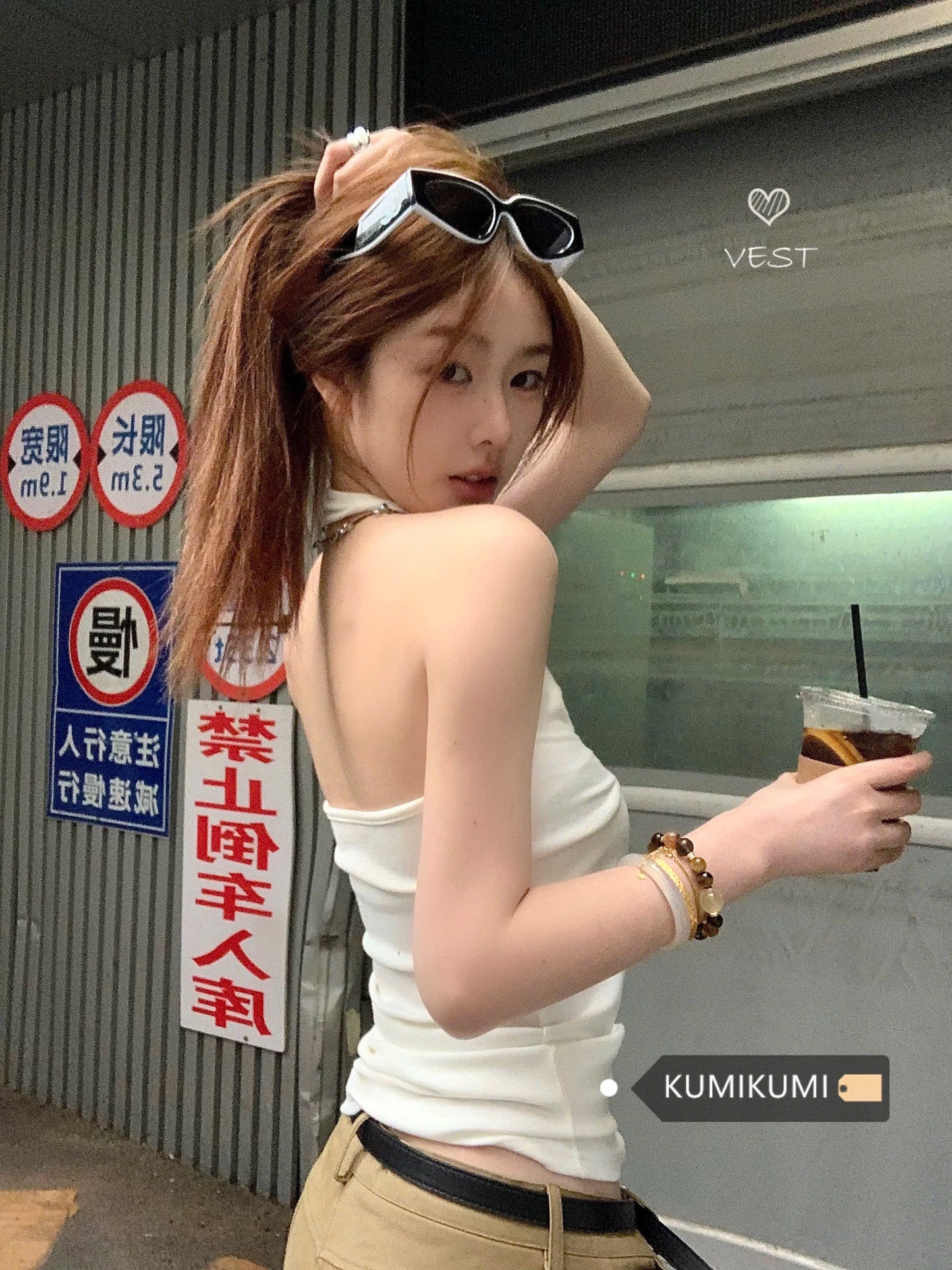 Áo cổ yếm xoắn ôm body