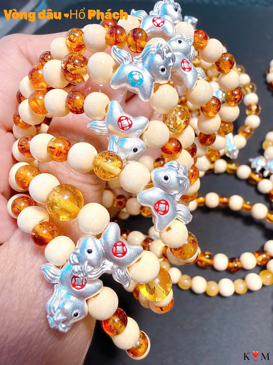 Vòng dâu mix hổ phách phối charm bạc