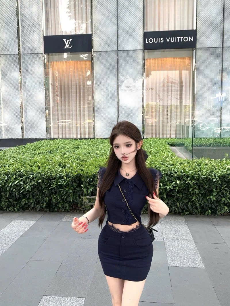 Set áo sơ mi croptop mix chân váy ôm viền ren