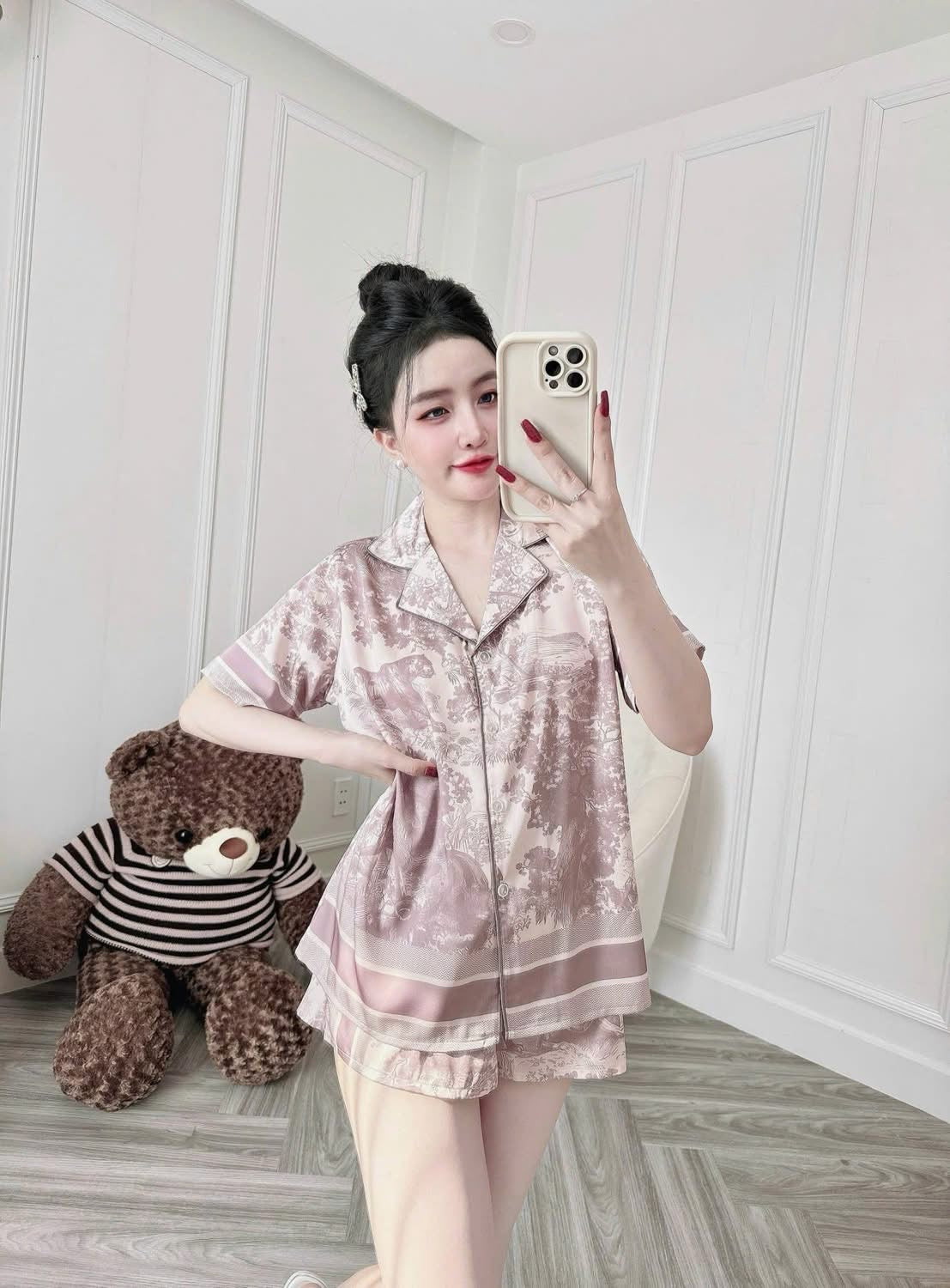Pijama đùi cổ V viền lé nhẹ nhàng
