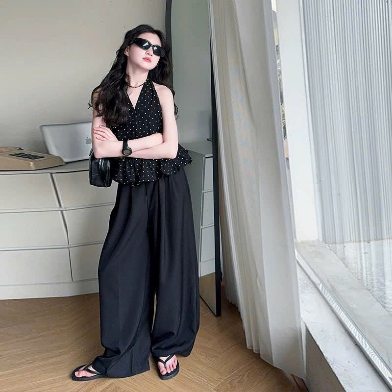 Áo cổ yếm chấm bi và quần suông