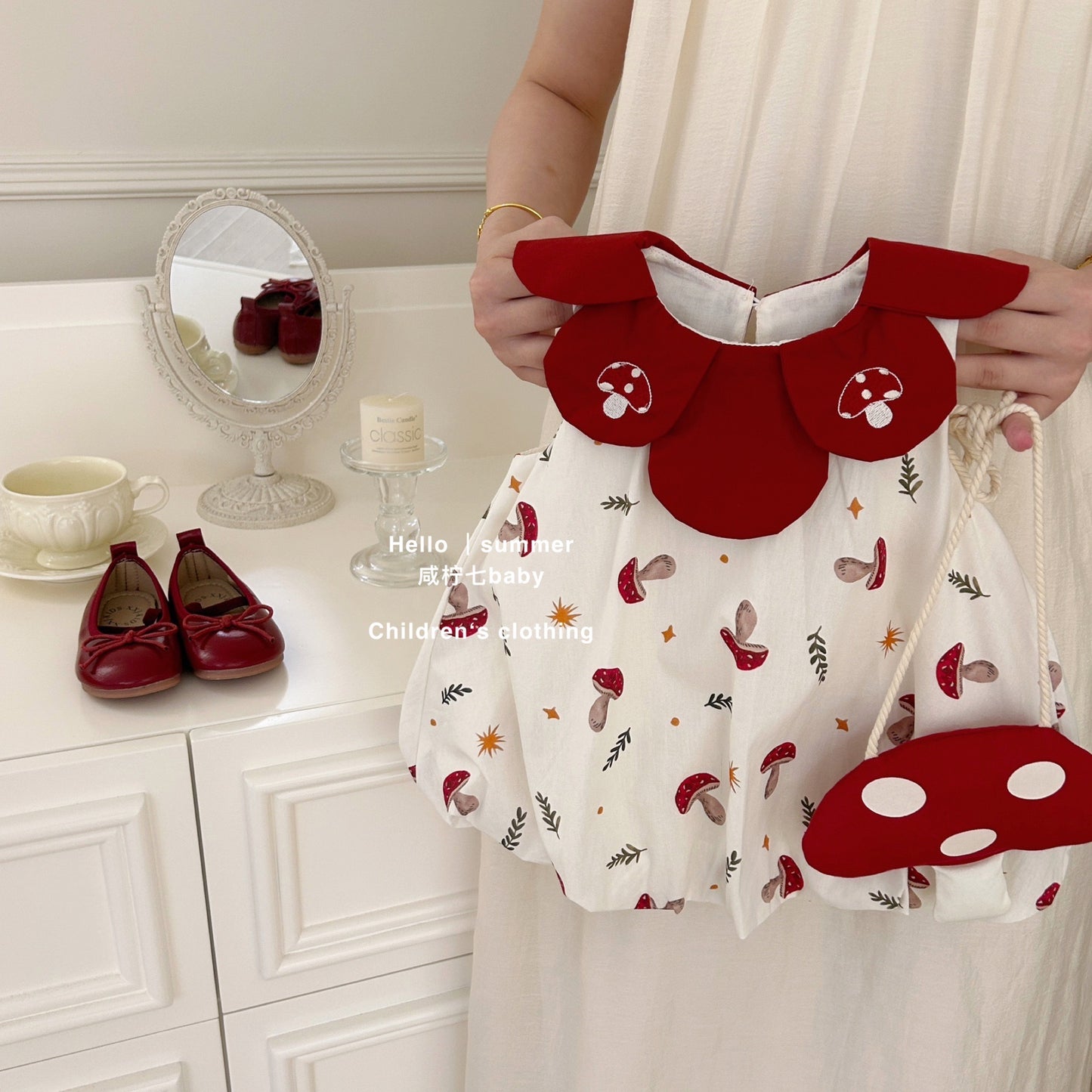 Váy nấm hoa đỏ kèm túi đeo chéo