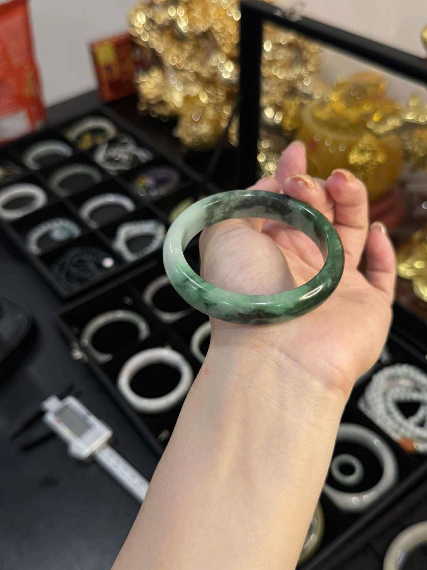 Vòng ngọc bản tone xanh