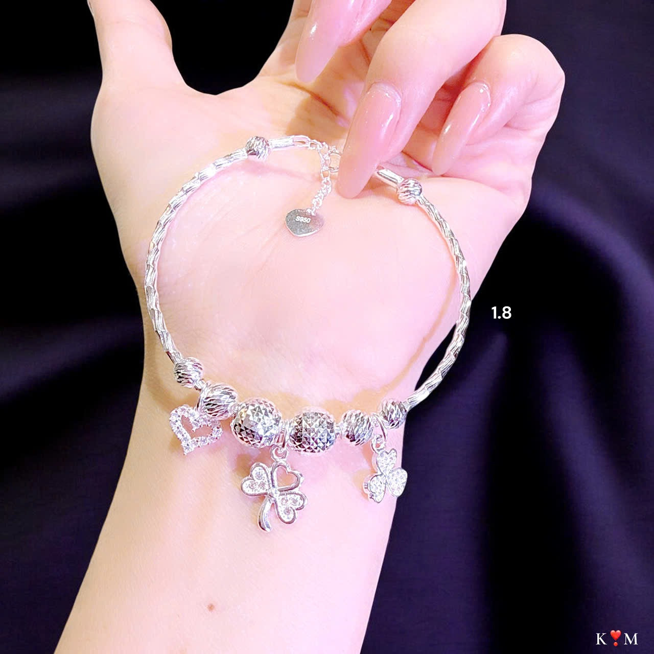 Lắc tay bạc bling bling nhìn góc nào cũng xinh