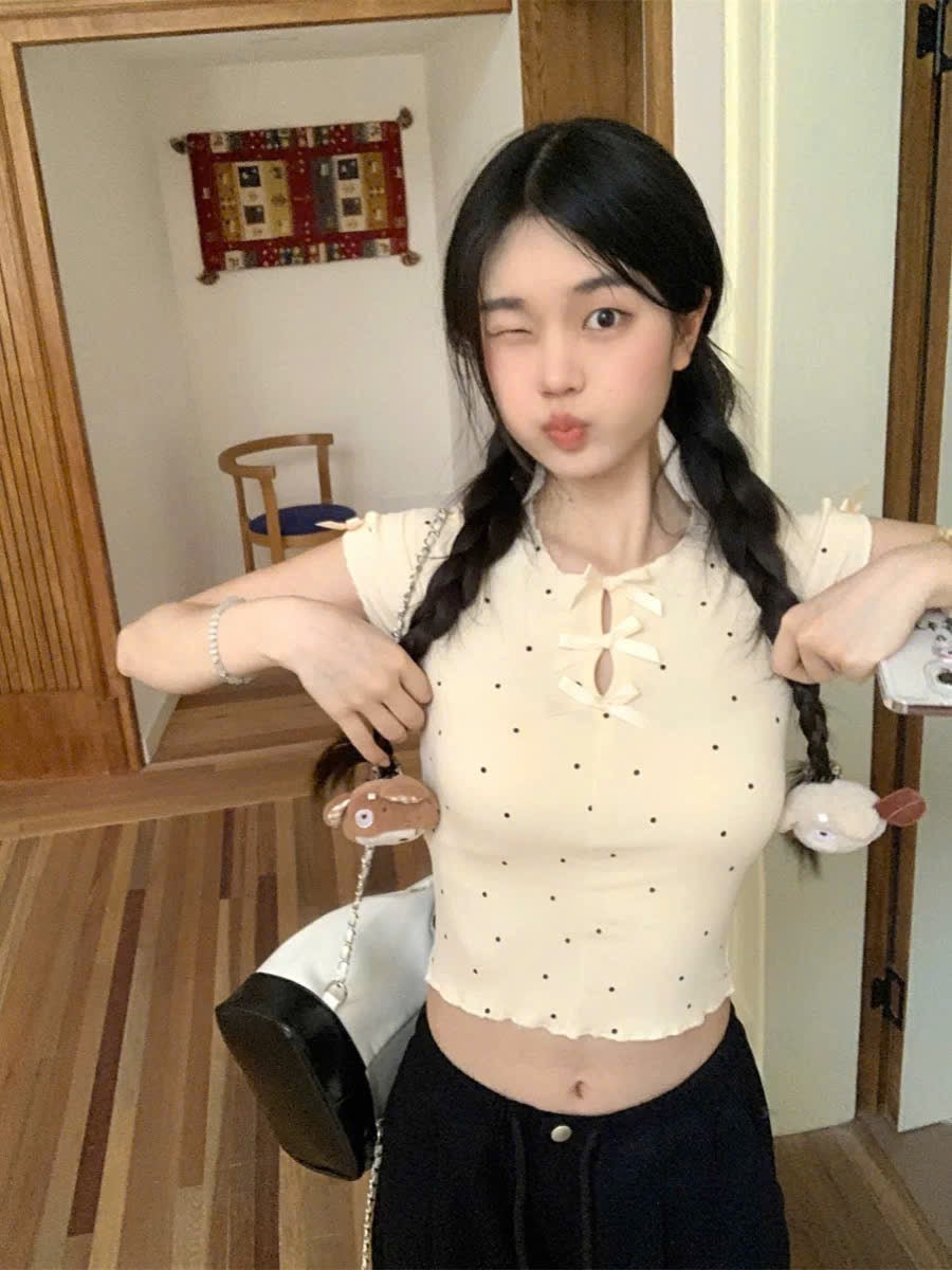 Áo thun chấm bi tay ngắn