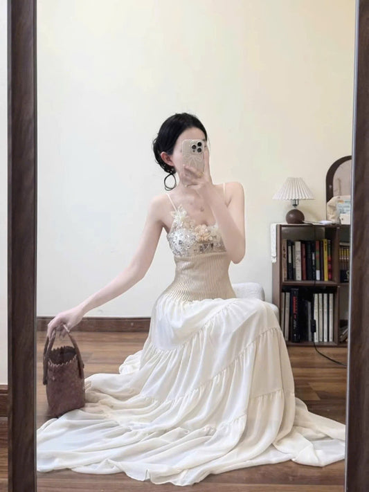 Đầm 2 dây màu trắng kem thanh thoát
