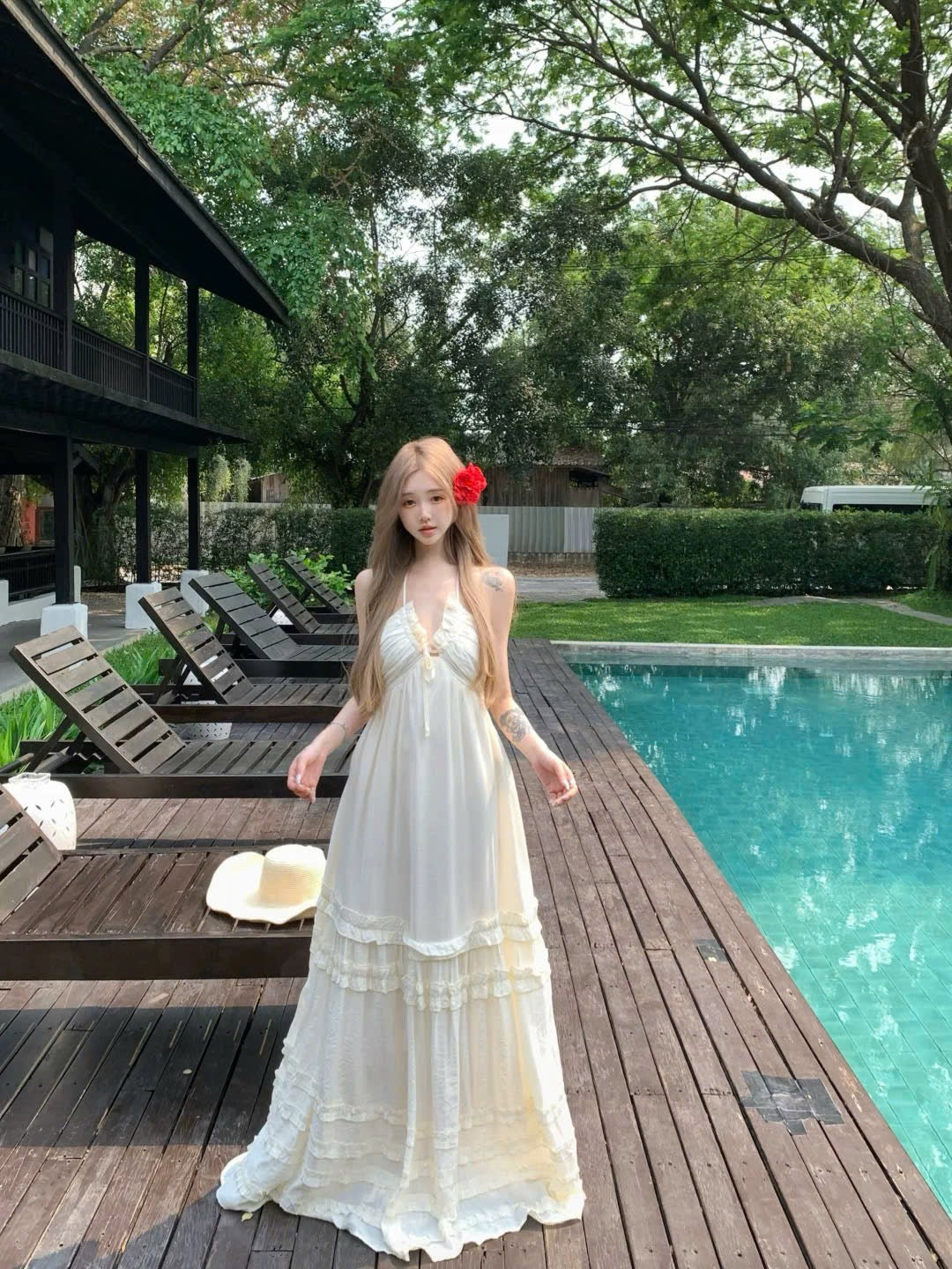 Đầm maxi trắng xếp tầng