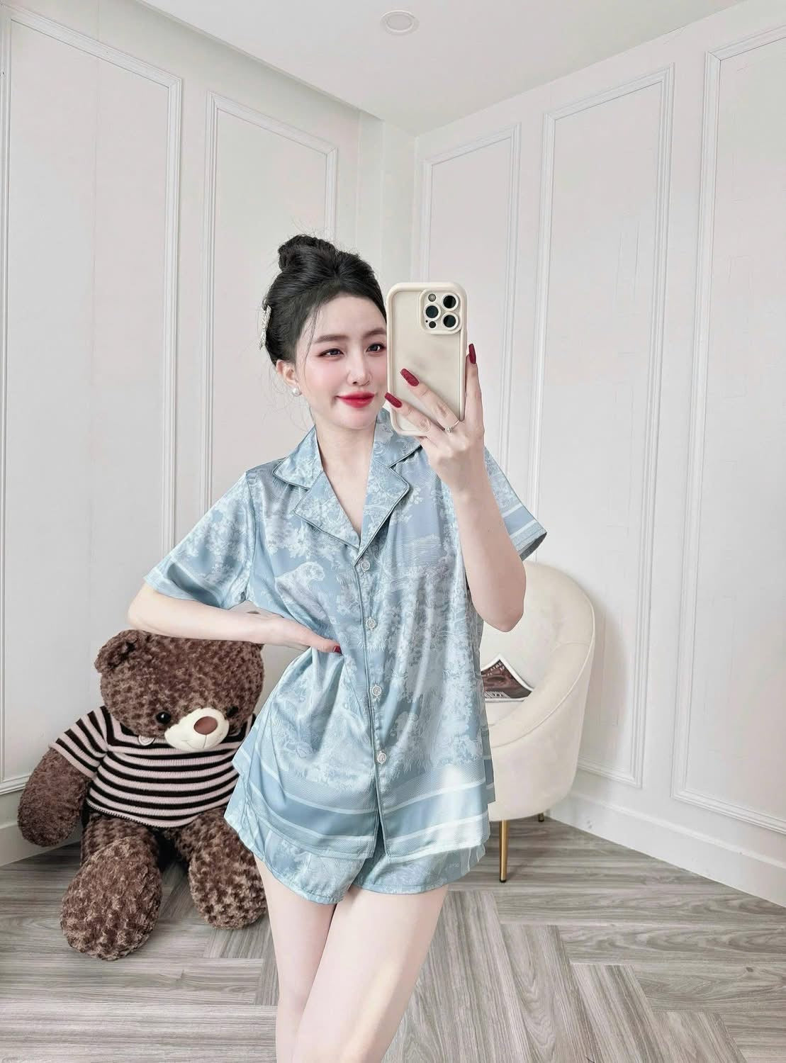 Pijama đùi cổ V viền lé nhẹ nhàng