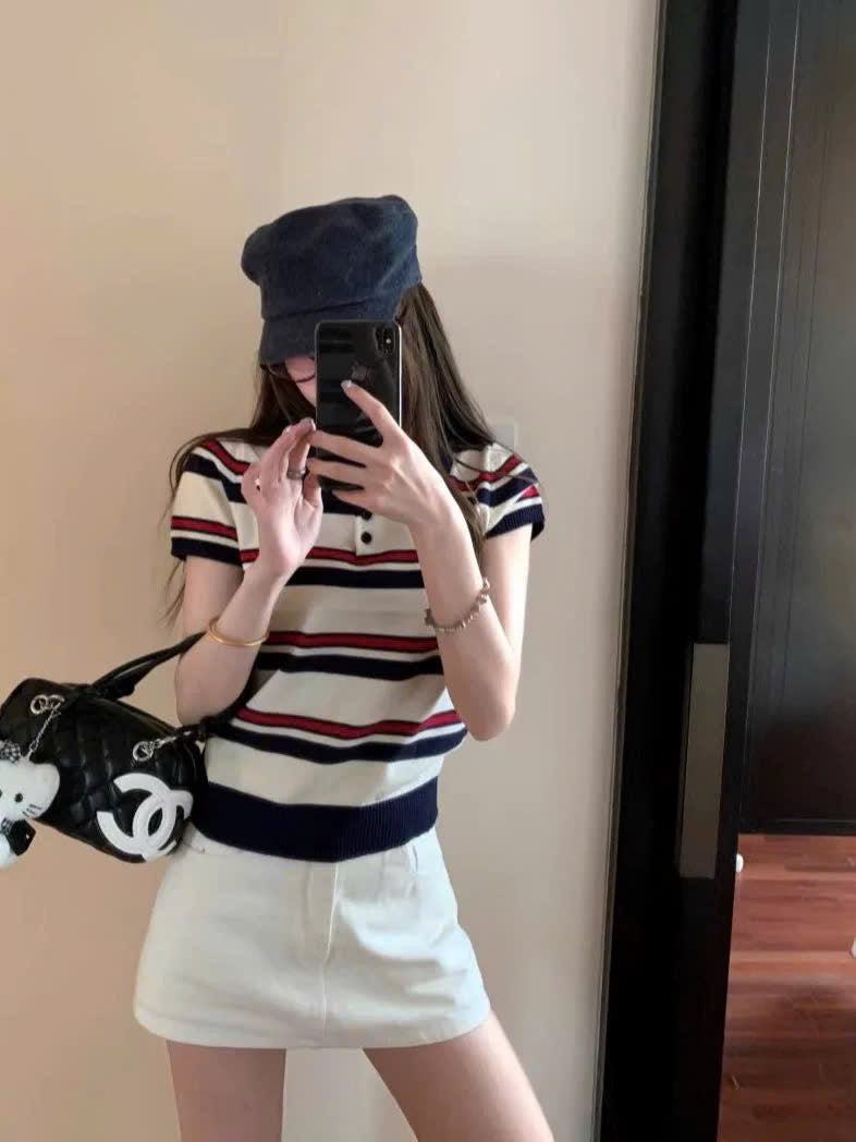 Set áo polo phối chân váy trắng