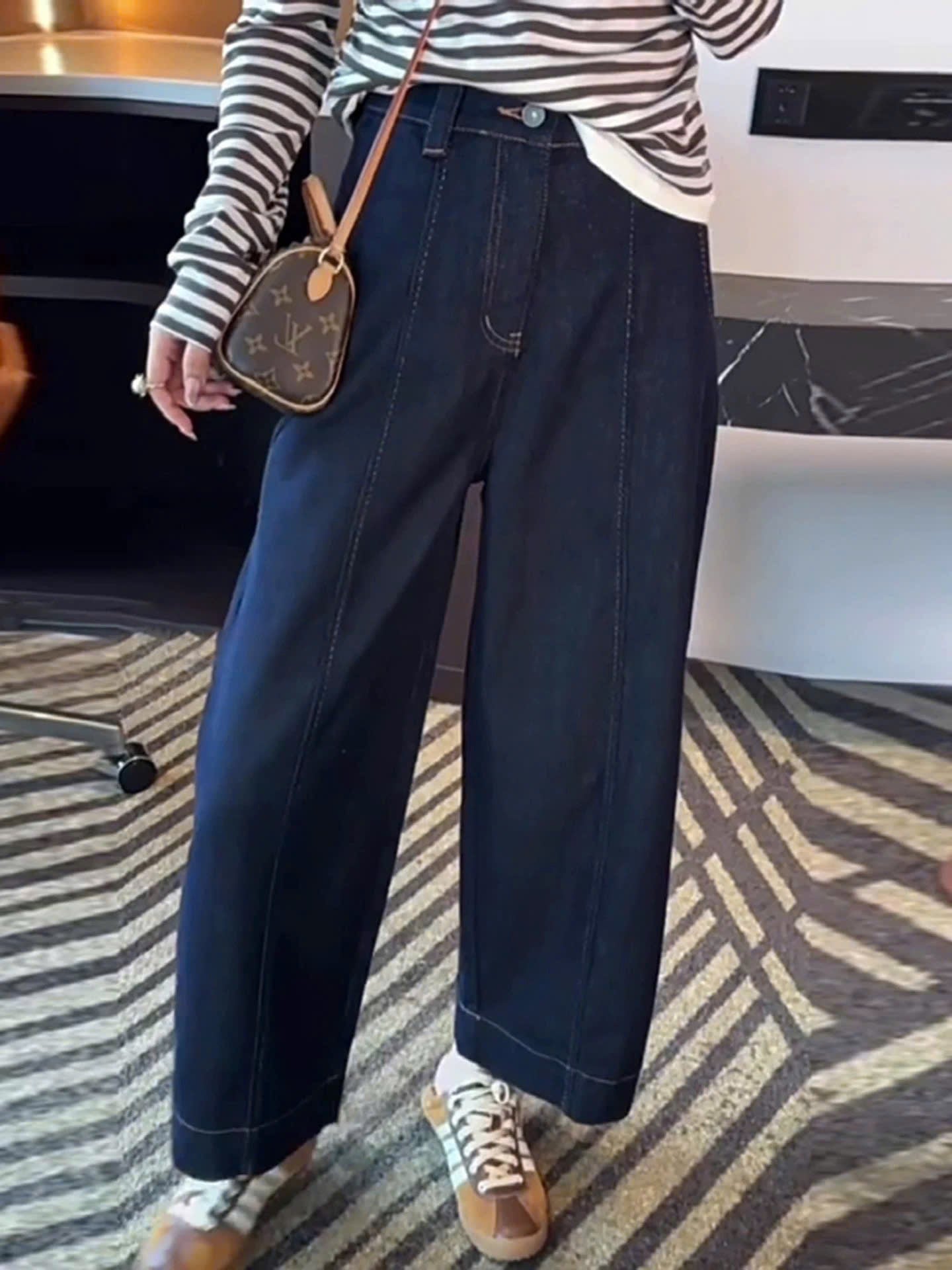 Quần jeans ống suông item must have ở mọi tủ đồ