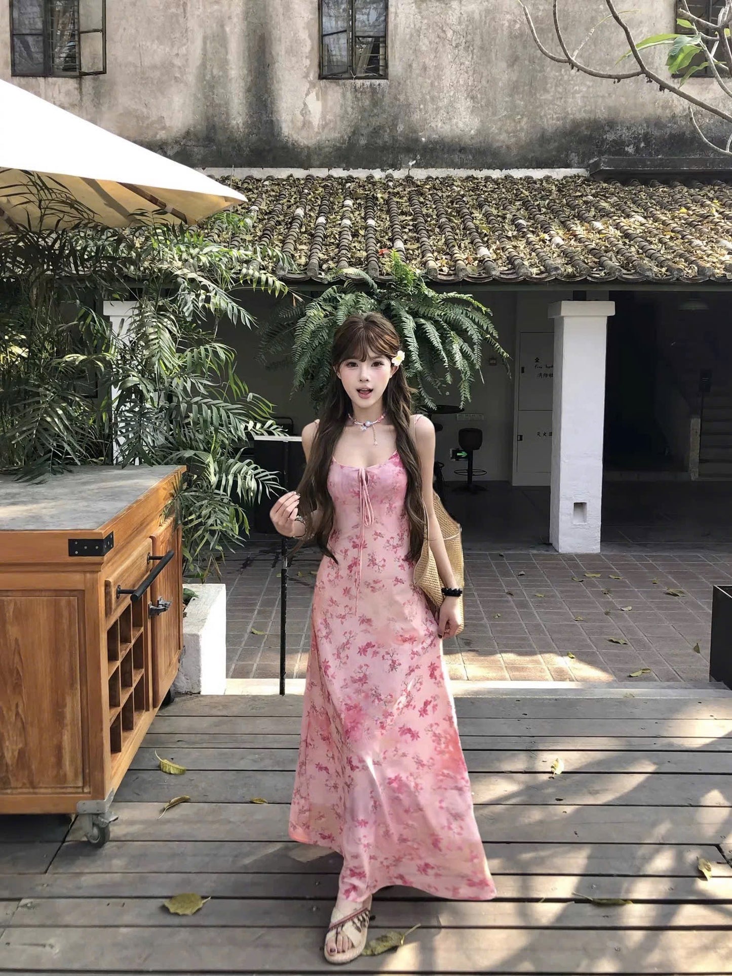 Váy hồng dáng 2 dây ôm nhẹ body
