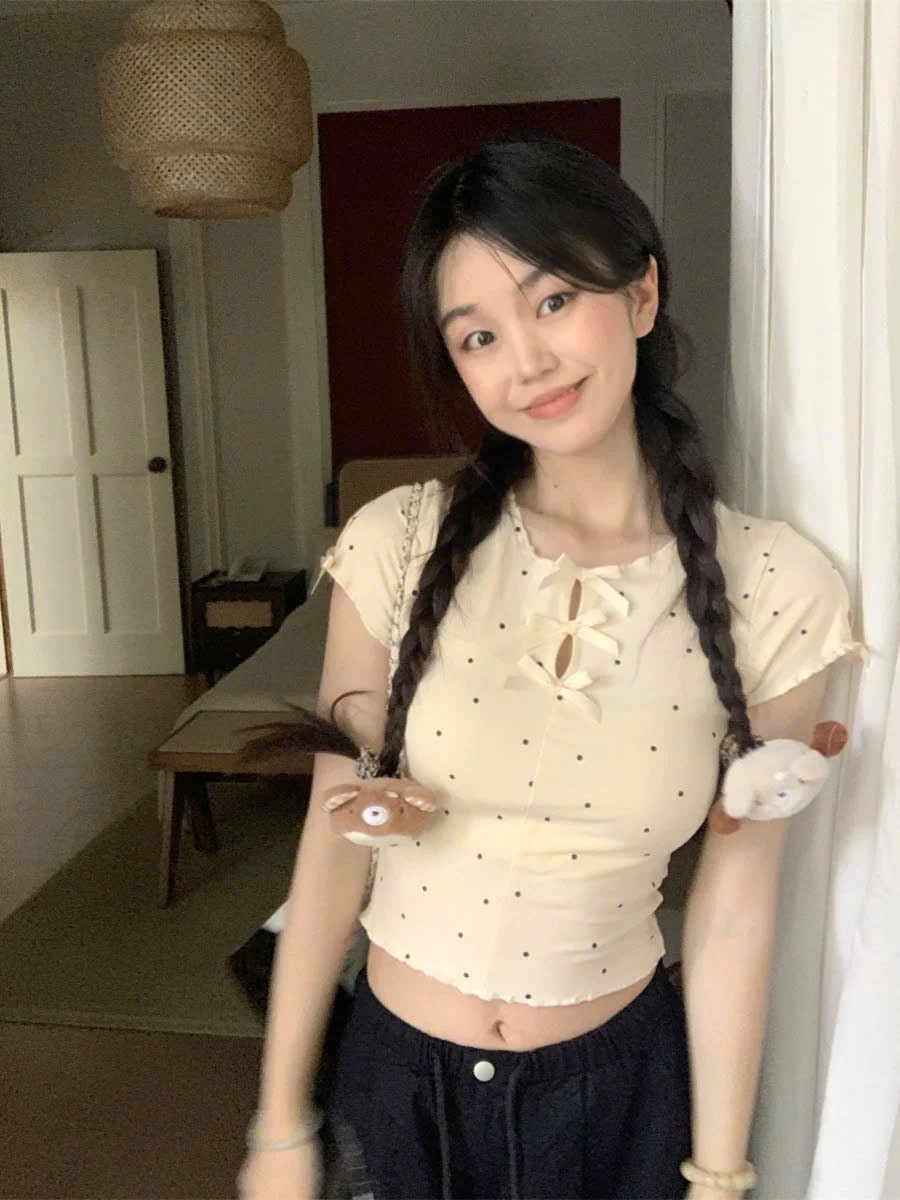 Áo thun chấm bi tay ngắn