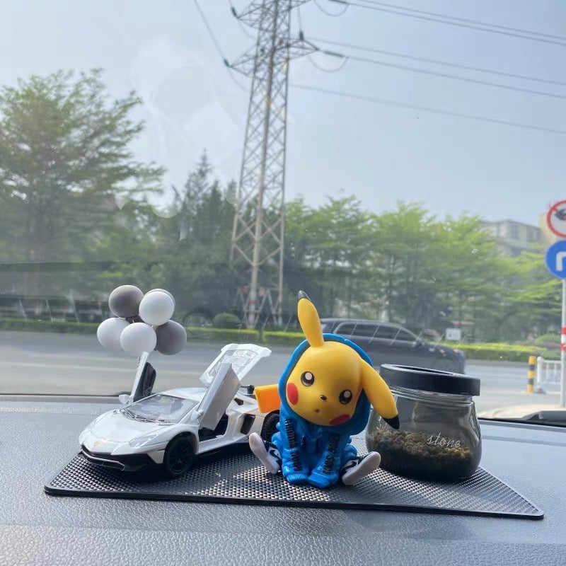 Trang trí xe Pika.chu mặc áo khoác