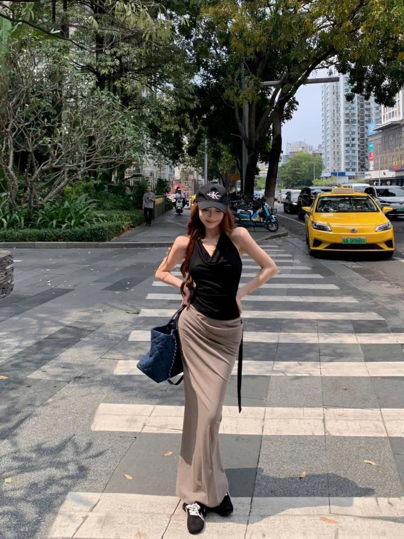 Set áo cổ yếm + chân váy dài trendy