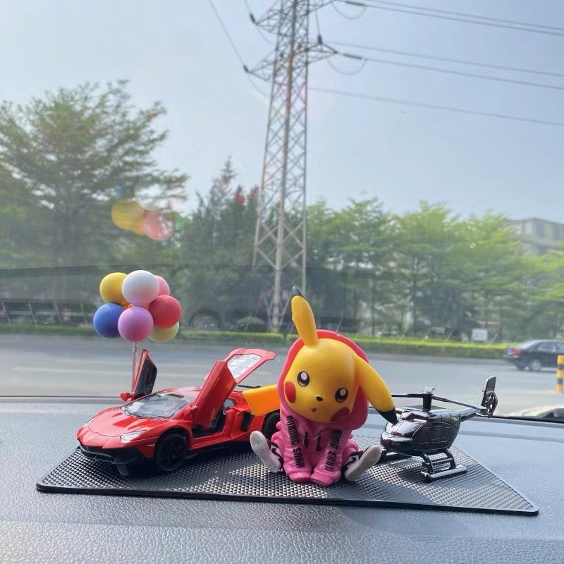 Trang trí xe Pika.chu mặc áo khoác