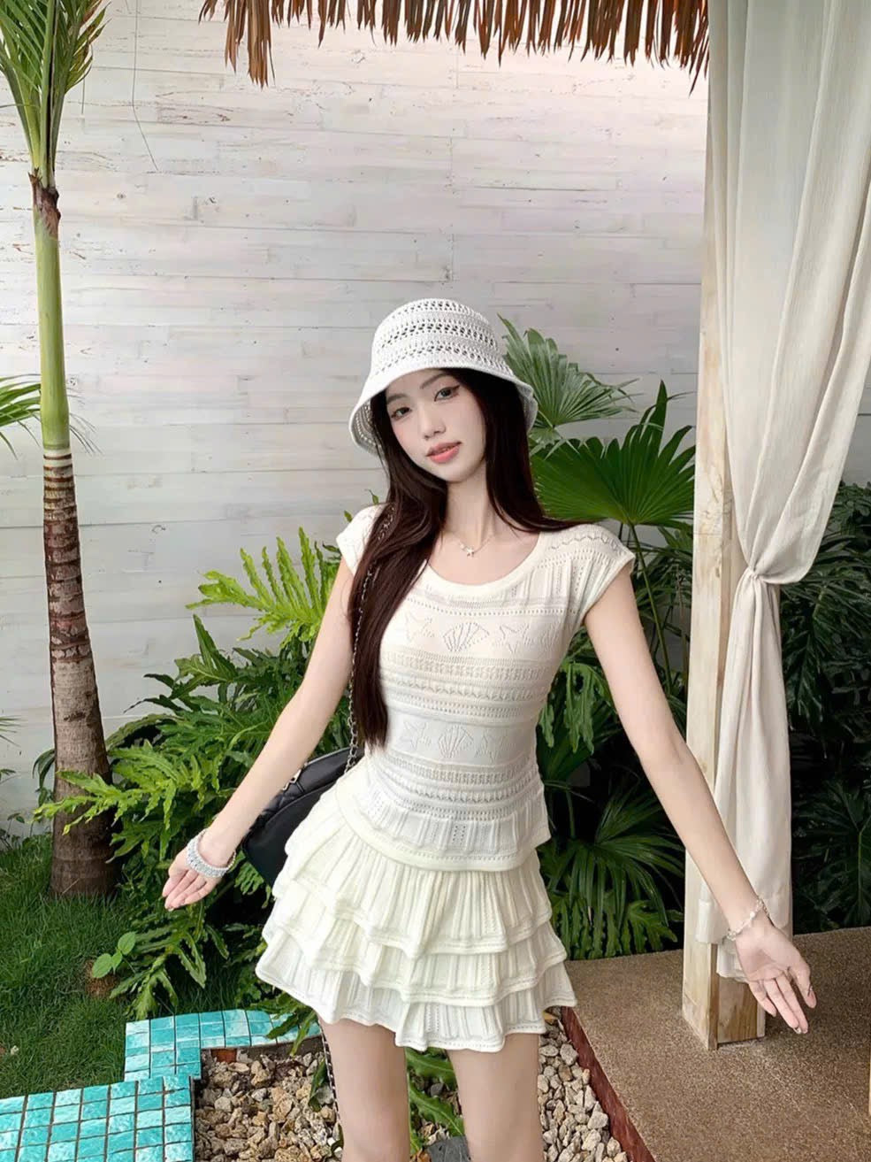 Set áo cổ tròn dệt kim phối chân váy tầng cạp cao