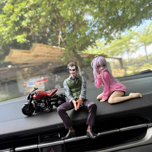 Dán xe Joker và búp bê xinh