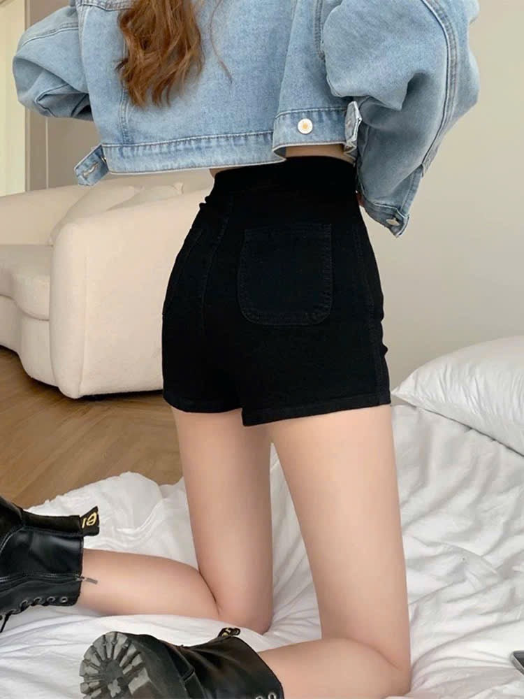 Quần short đen basic