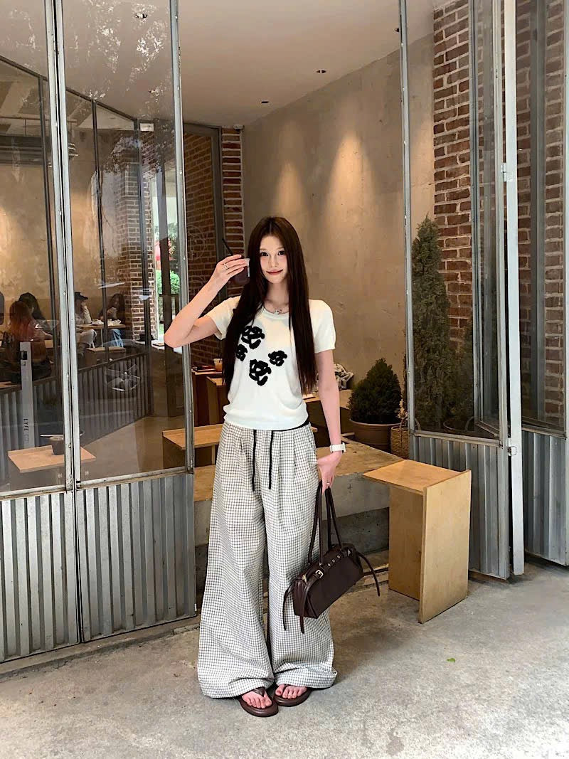Set áo phông basic phối quần ống rộng kẻ ô