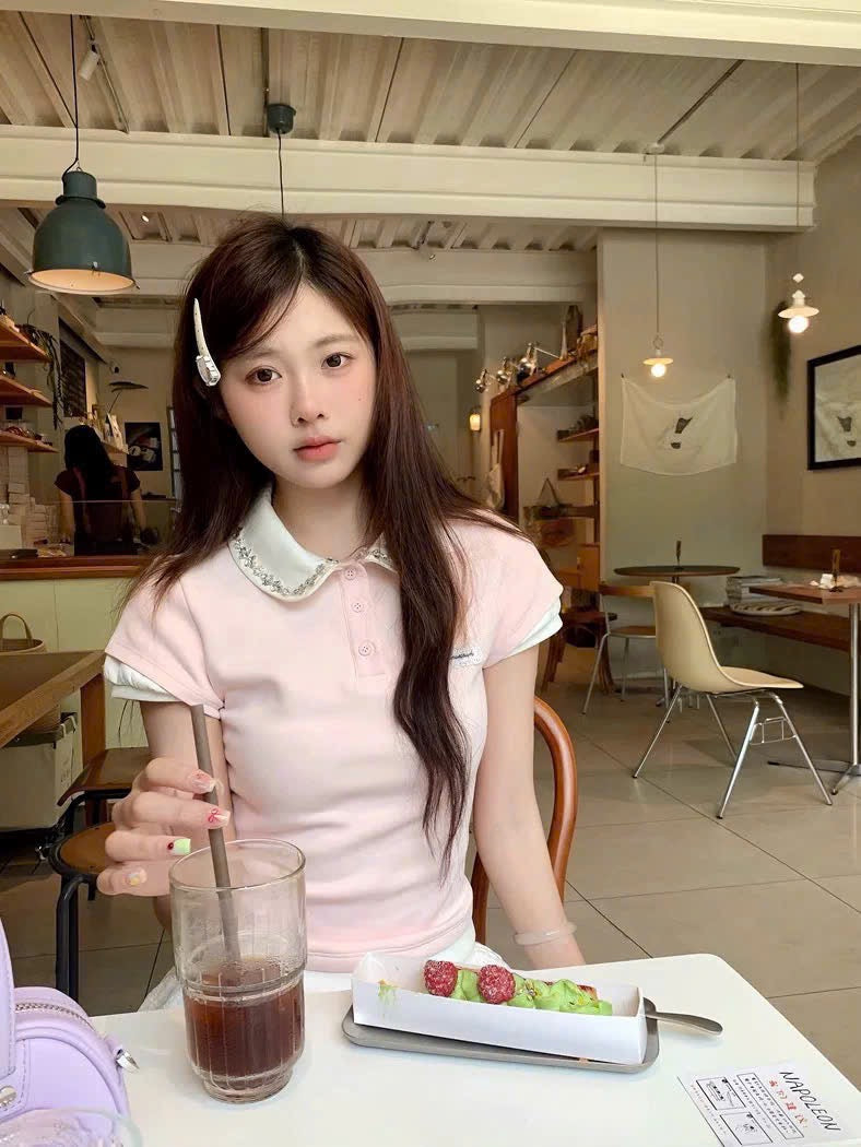 Áo polo hồng tiểu thư + chân váy phồng