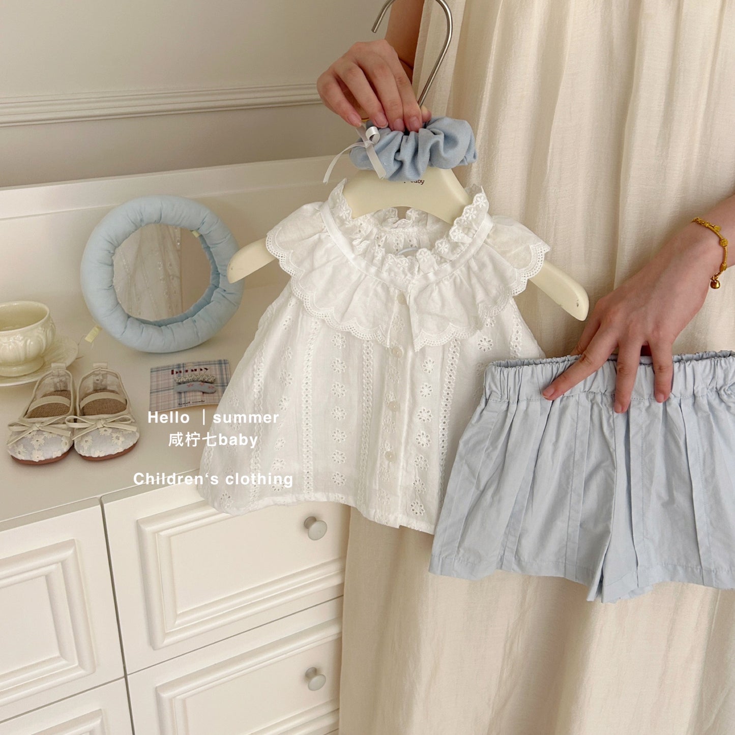 Set áo trắng viền ren quần đùi xanh