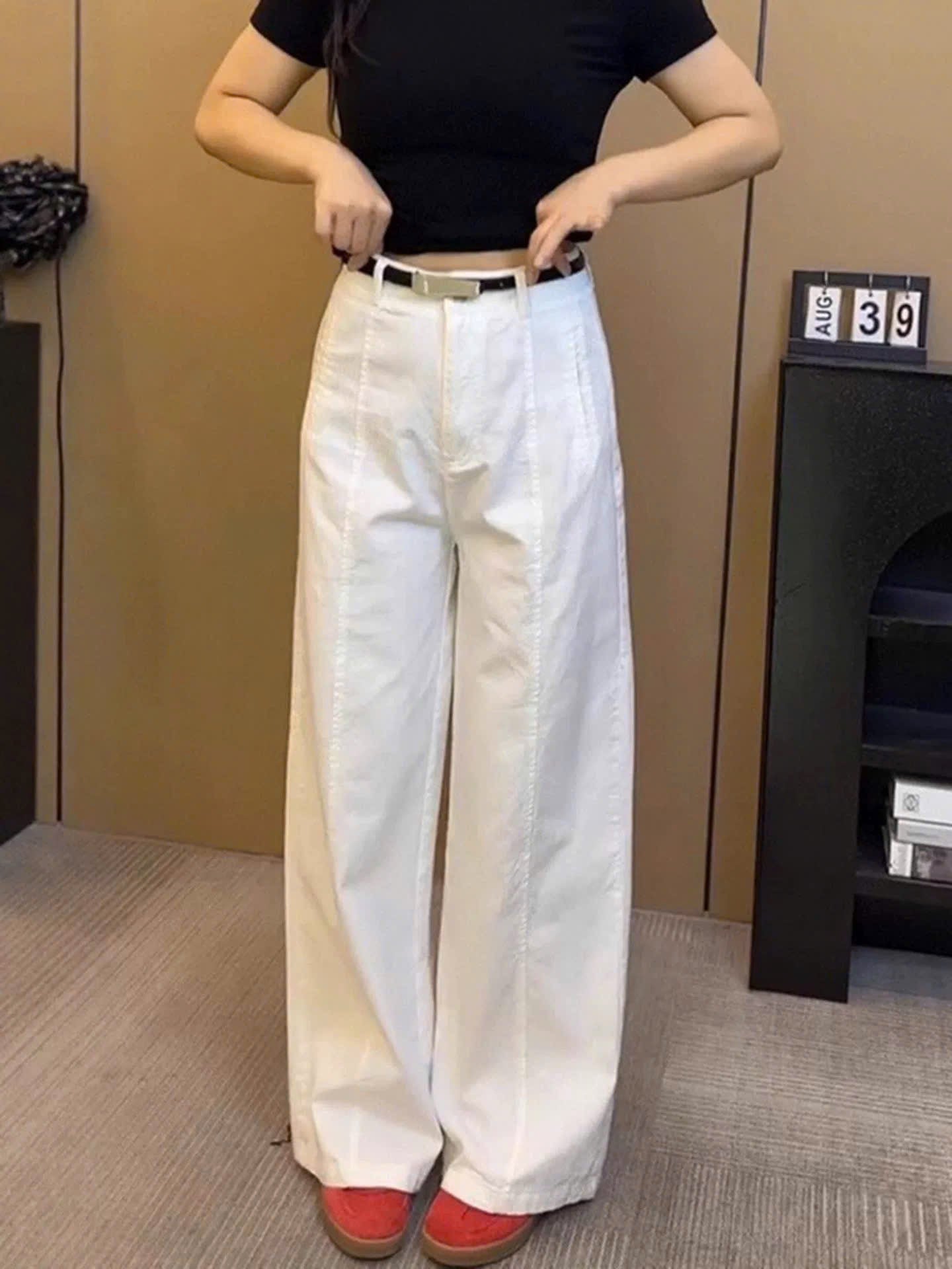 Quần jeans ống suông item must have ở mọi tủ đồ