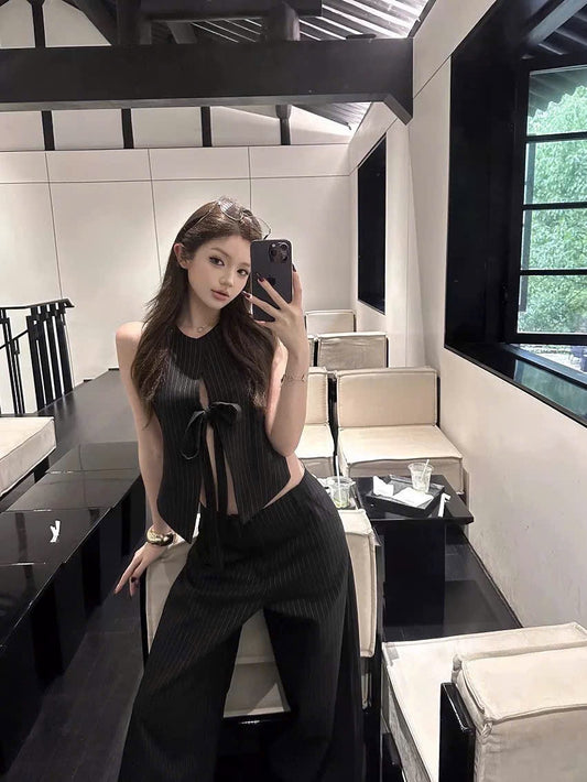 Set đồ kẻ sọc đen siêu slay