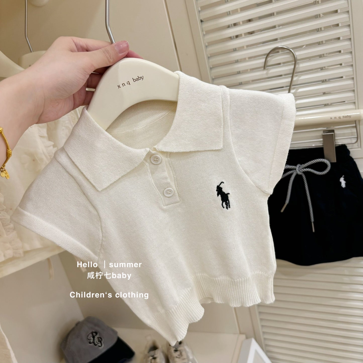 Set áo polo dệt kim phối chân váy dây rút