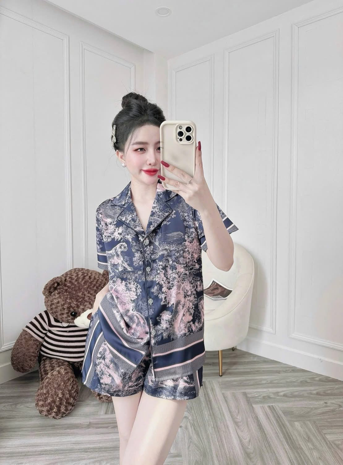 Pijama đùi cổ V viền lé nhẹ nhàng
