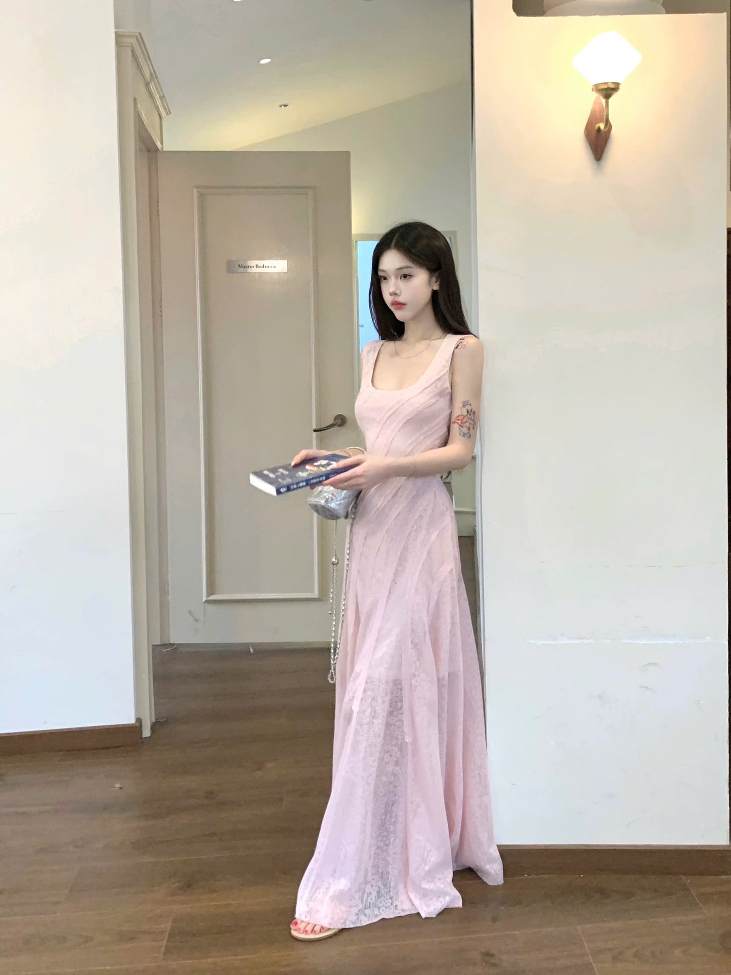 Đầm dài cổ vuông hồng nhạt