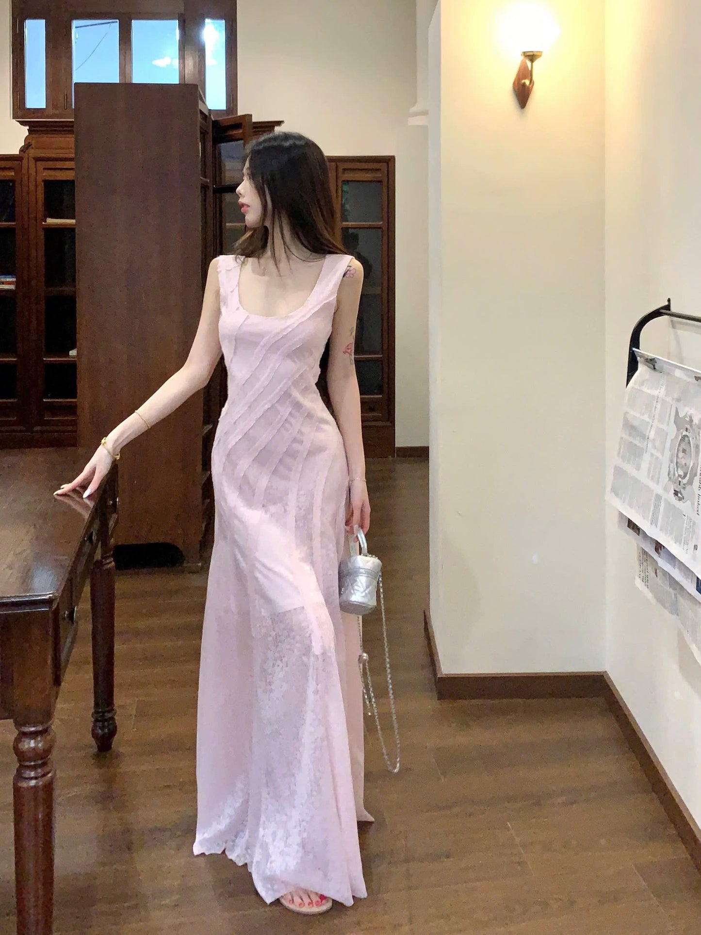 Đầm dài cổ vuông hồng nhạt