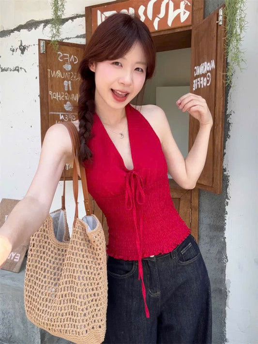Áo cổ yếm đỏ rực rỡ