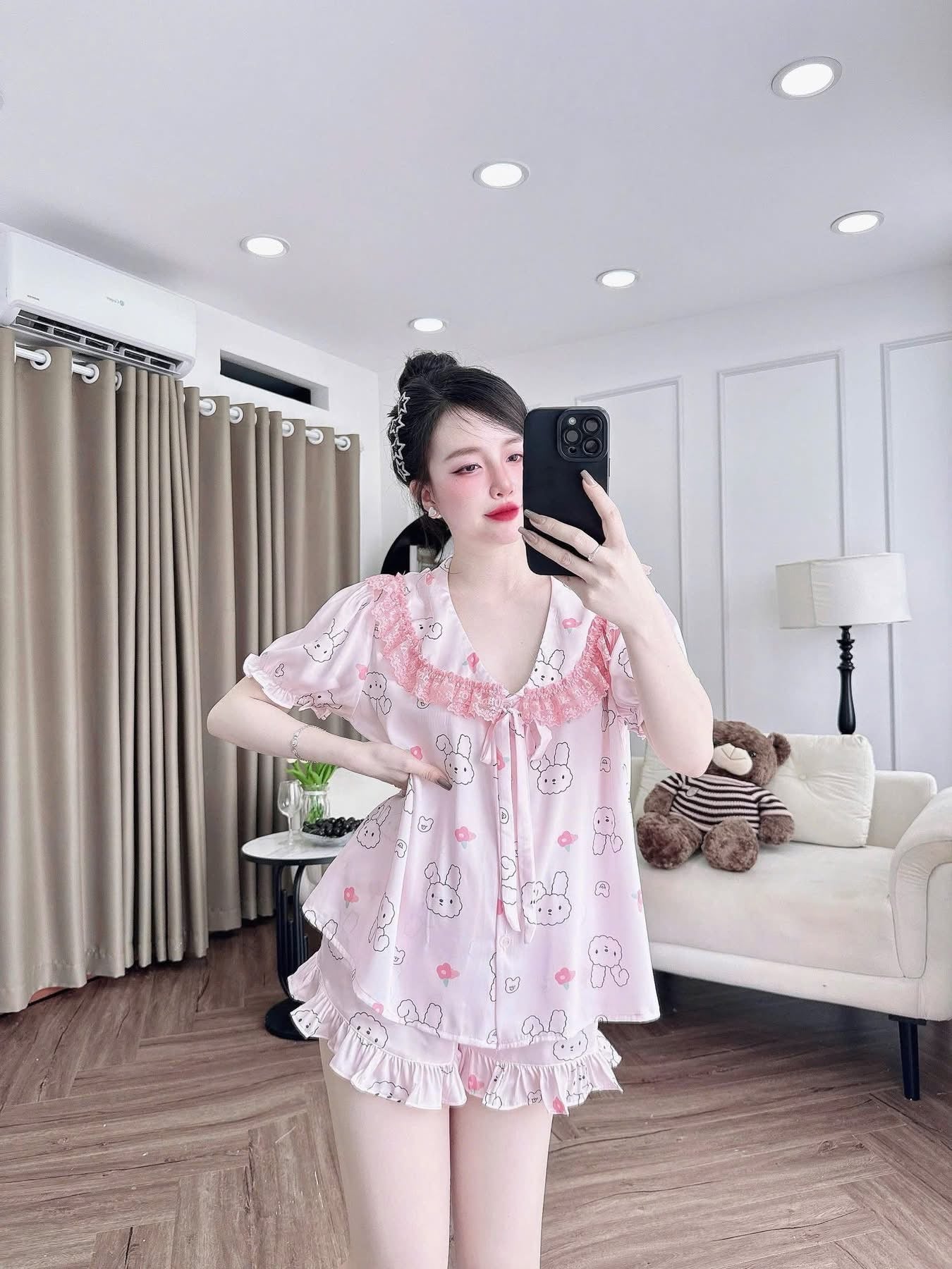 Bộ ngủ đùi lụa latin cổ sen
