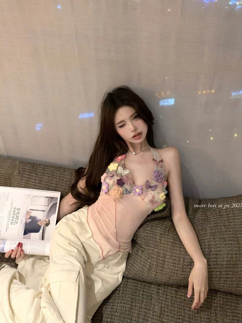 Áo 2 dây cổ yếm đính hoa