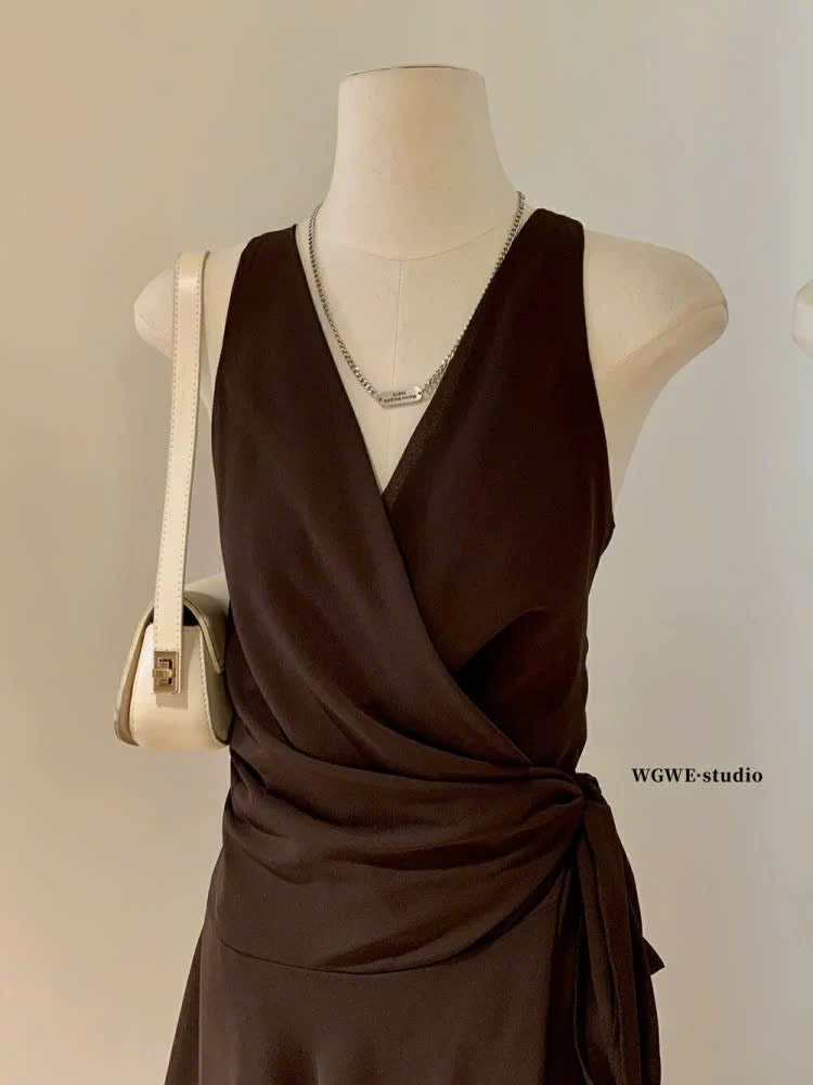 Váy cổ yếm chéo eo thanh lịch mùa hè