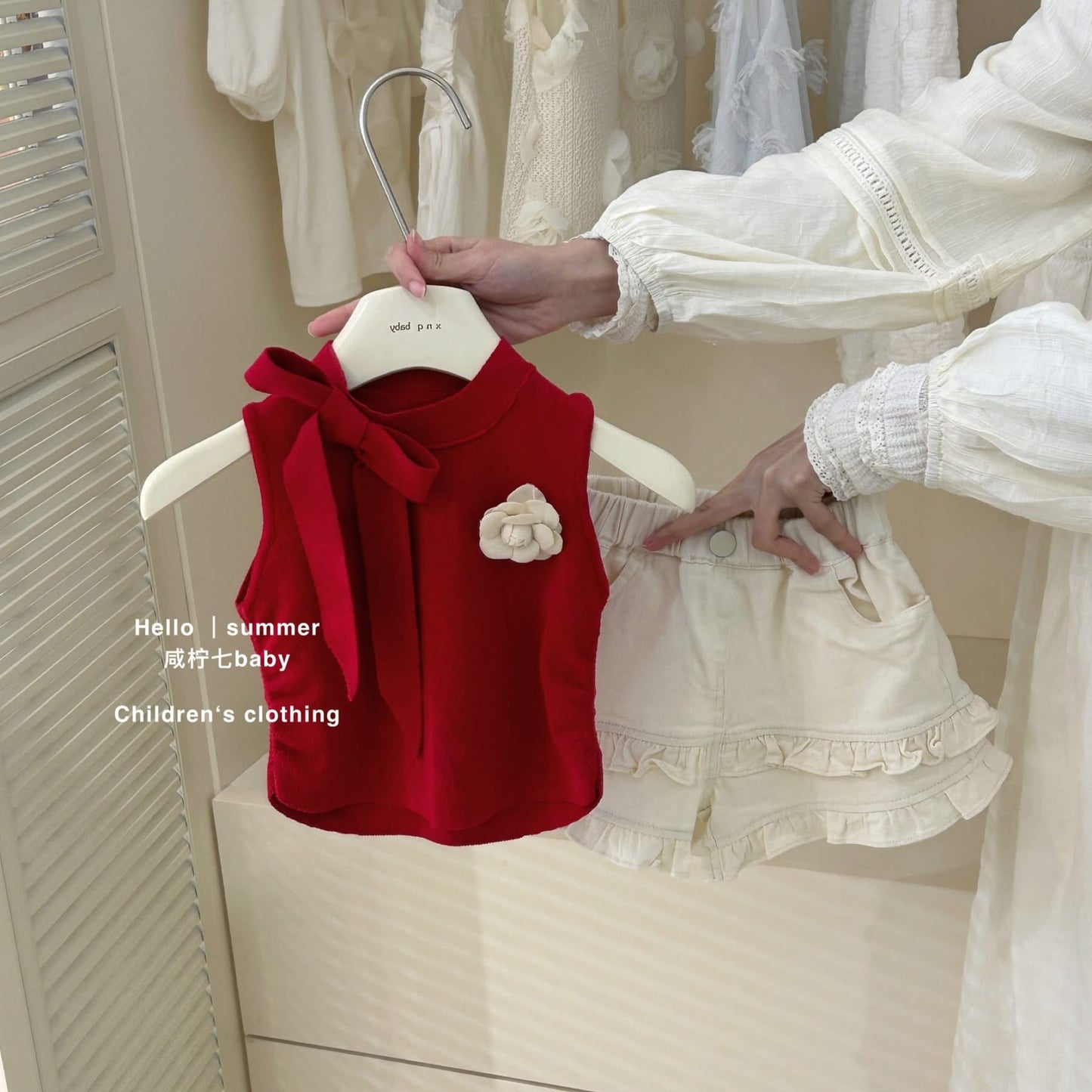 Set áo len dệt kim quần short trắng