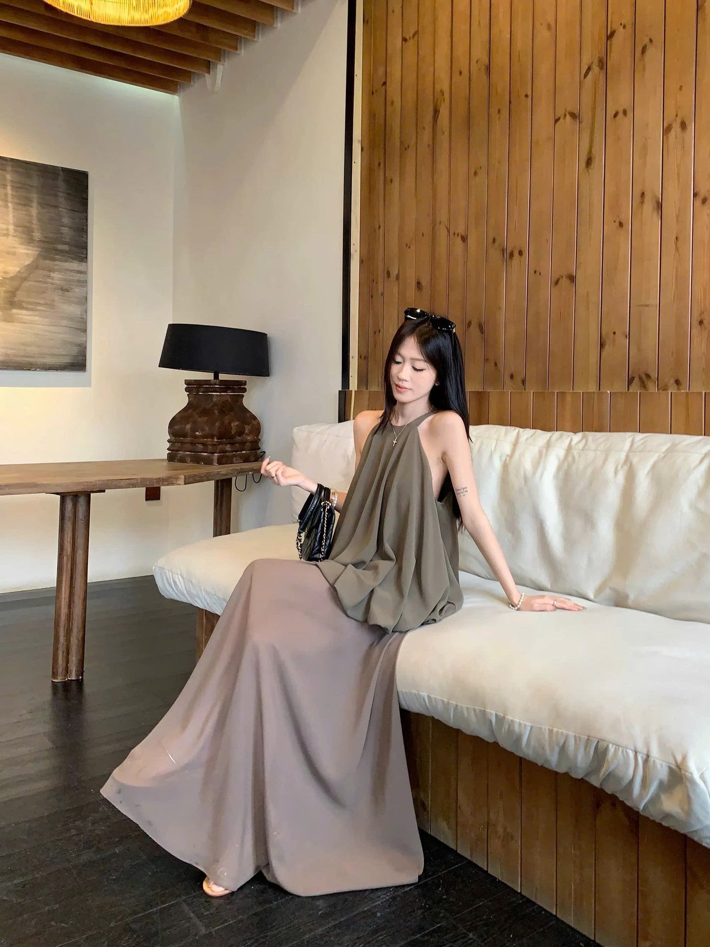 Set áo cổ yếm form dài phối chân váy dài