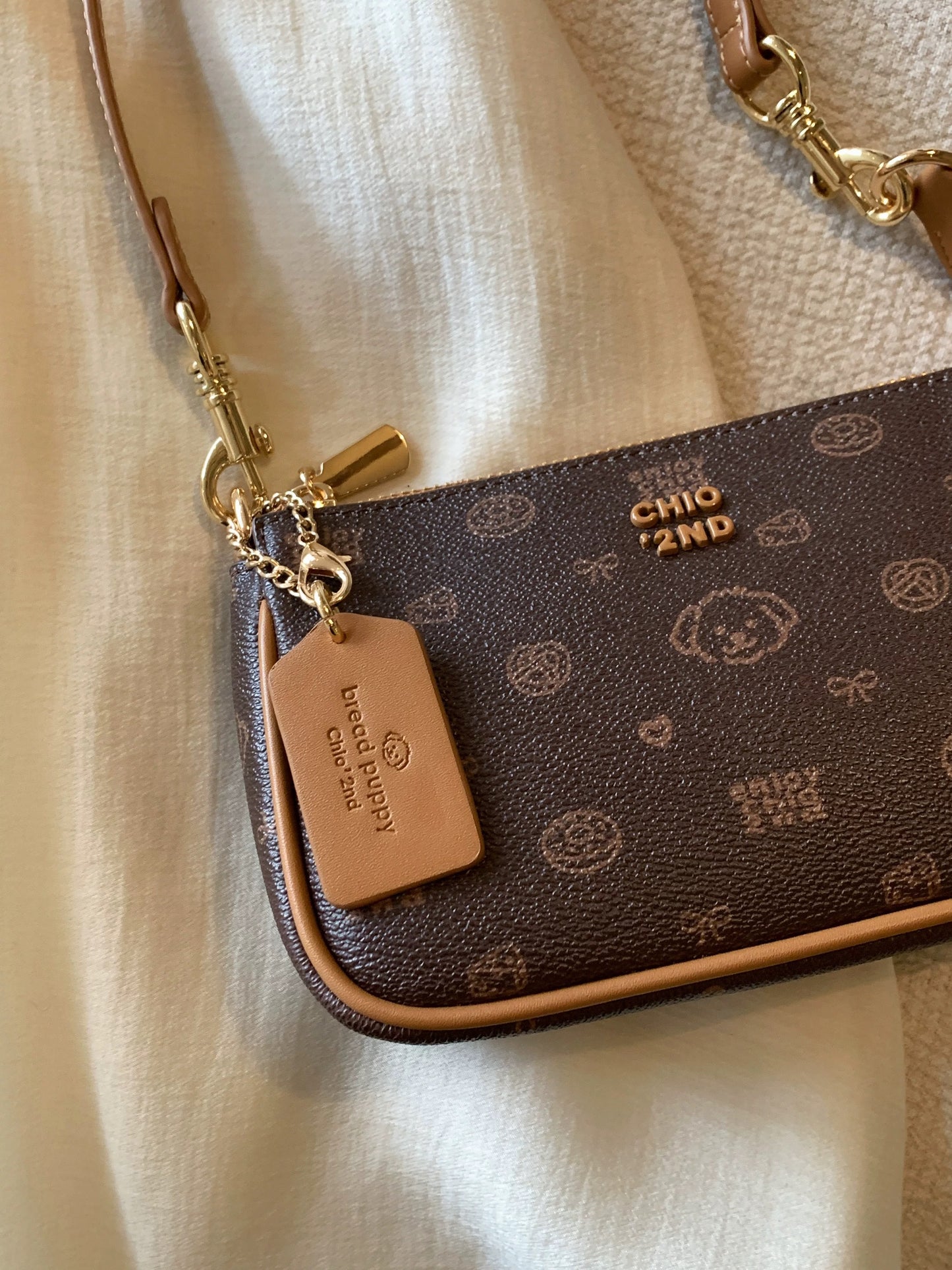 Túi đeo vai Chio'2nd màu nâu sale chỉ 85$