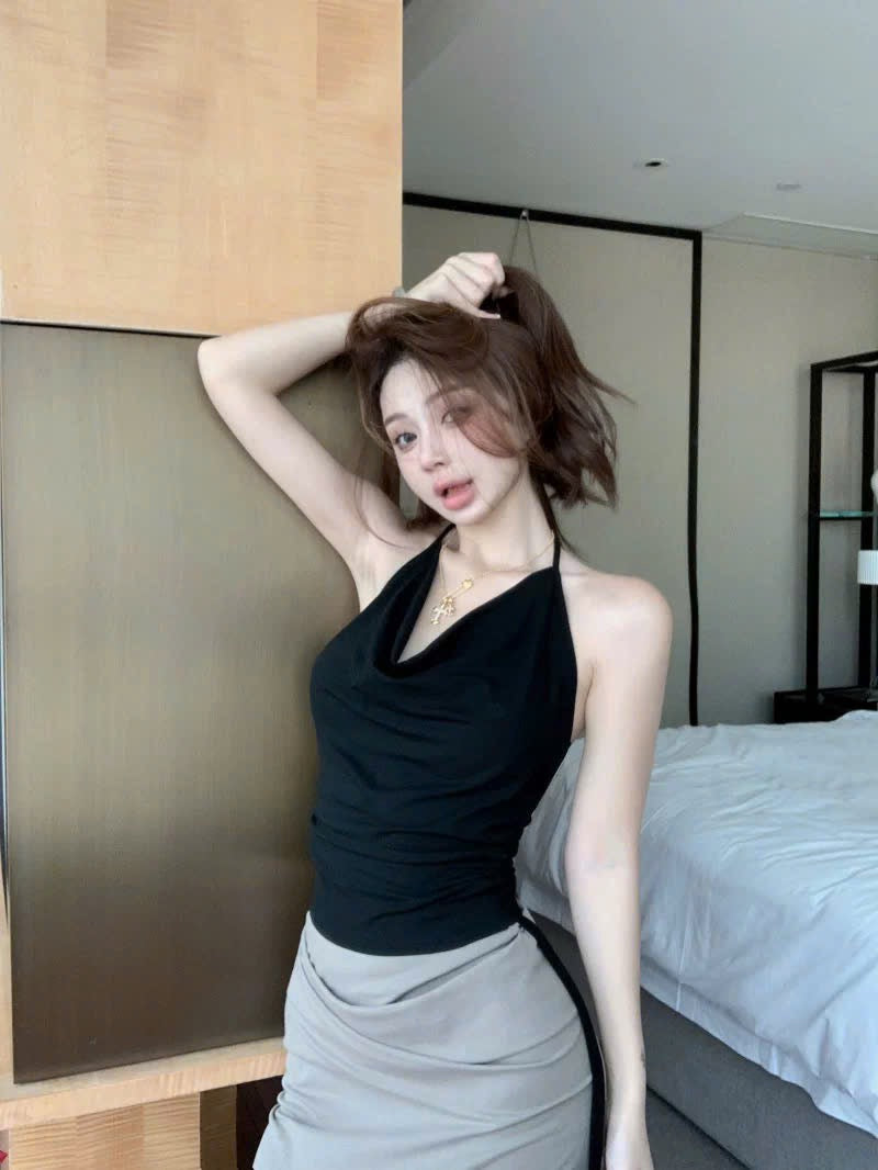 Set áo cổ yếm + chân váy dài trendy