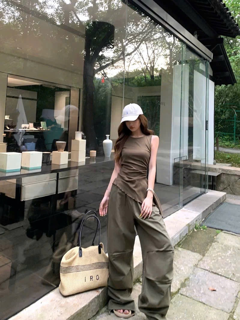 Set áo ba lỗ vạt chéo mix cùng quần ống rộng