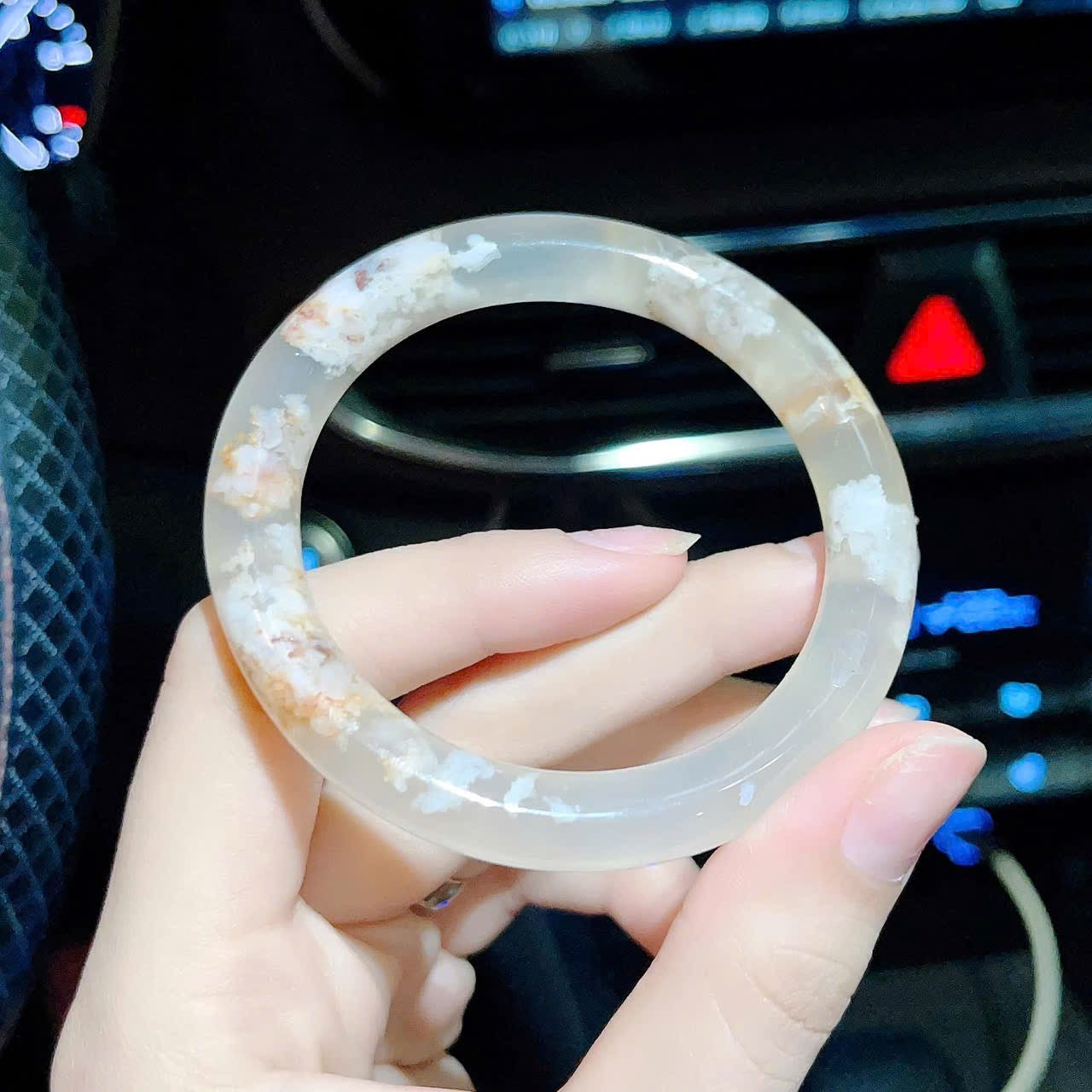 Vòng ngọc hoa anh đào sang trọng