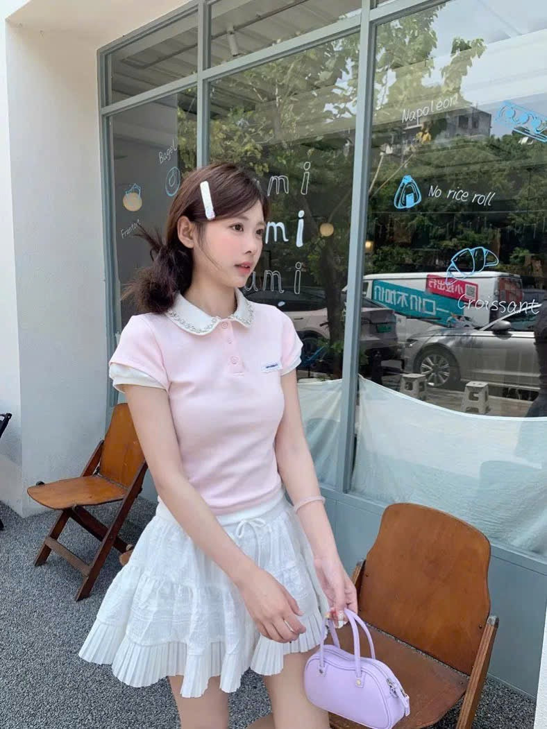 Áo polo hồng tiểu thư + chân váy phồng
