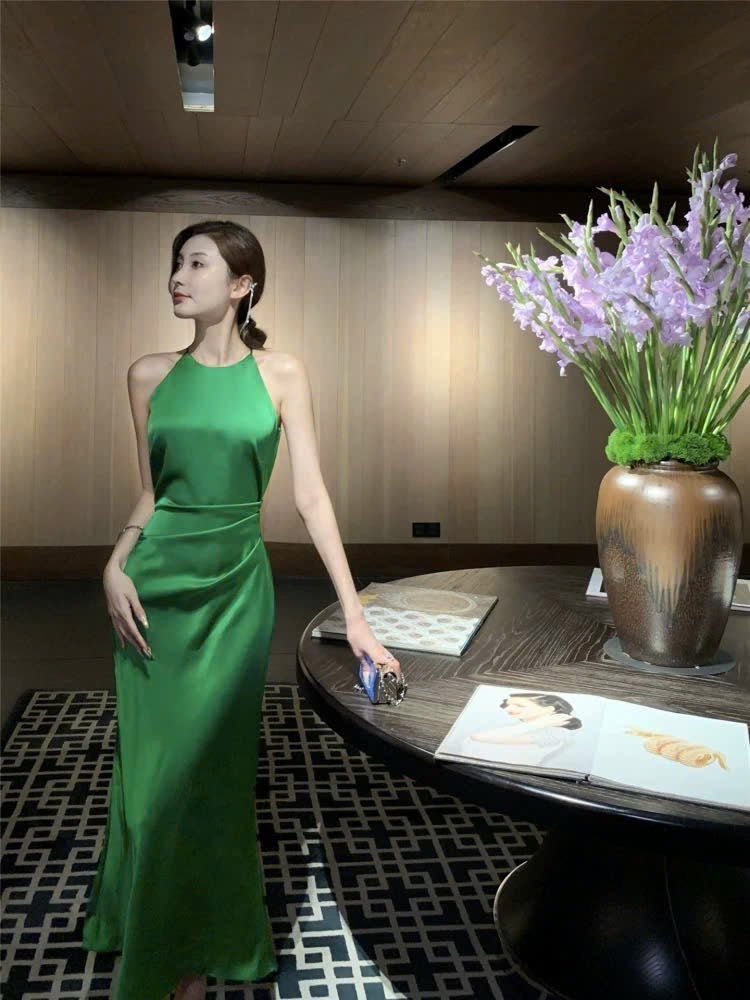 Đầm lụa đi tiệc xanh nhã nhặn