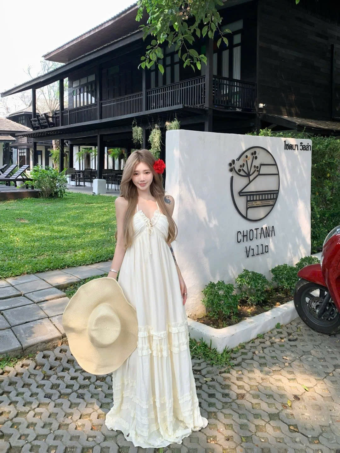 Đầm maxi trắng xếp tầng