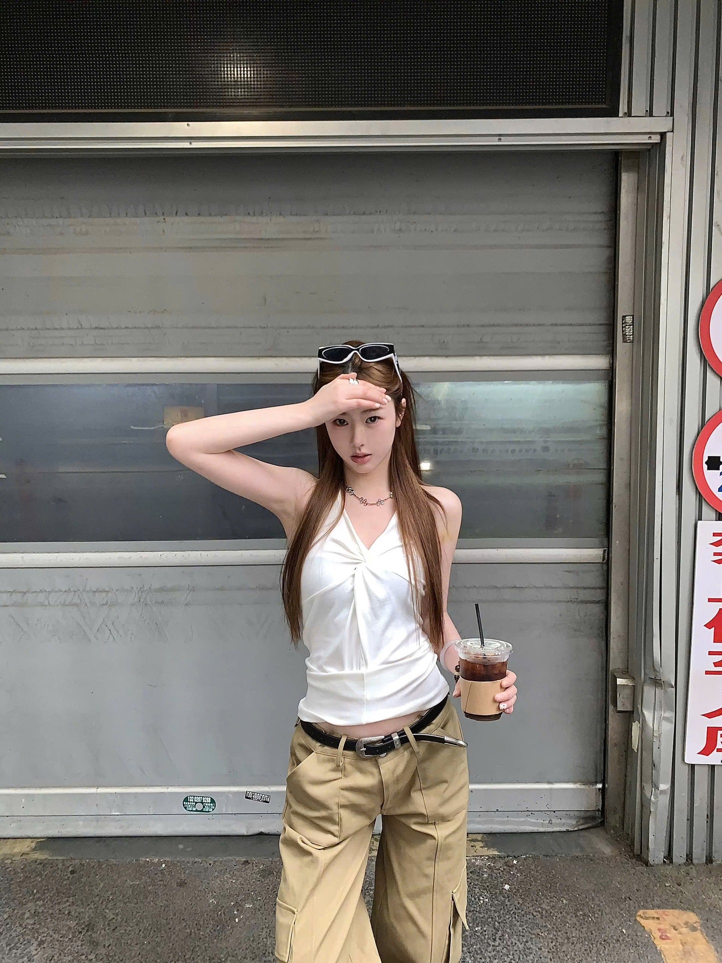 Áo cổ yếm xoắn ôm body