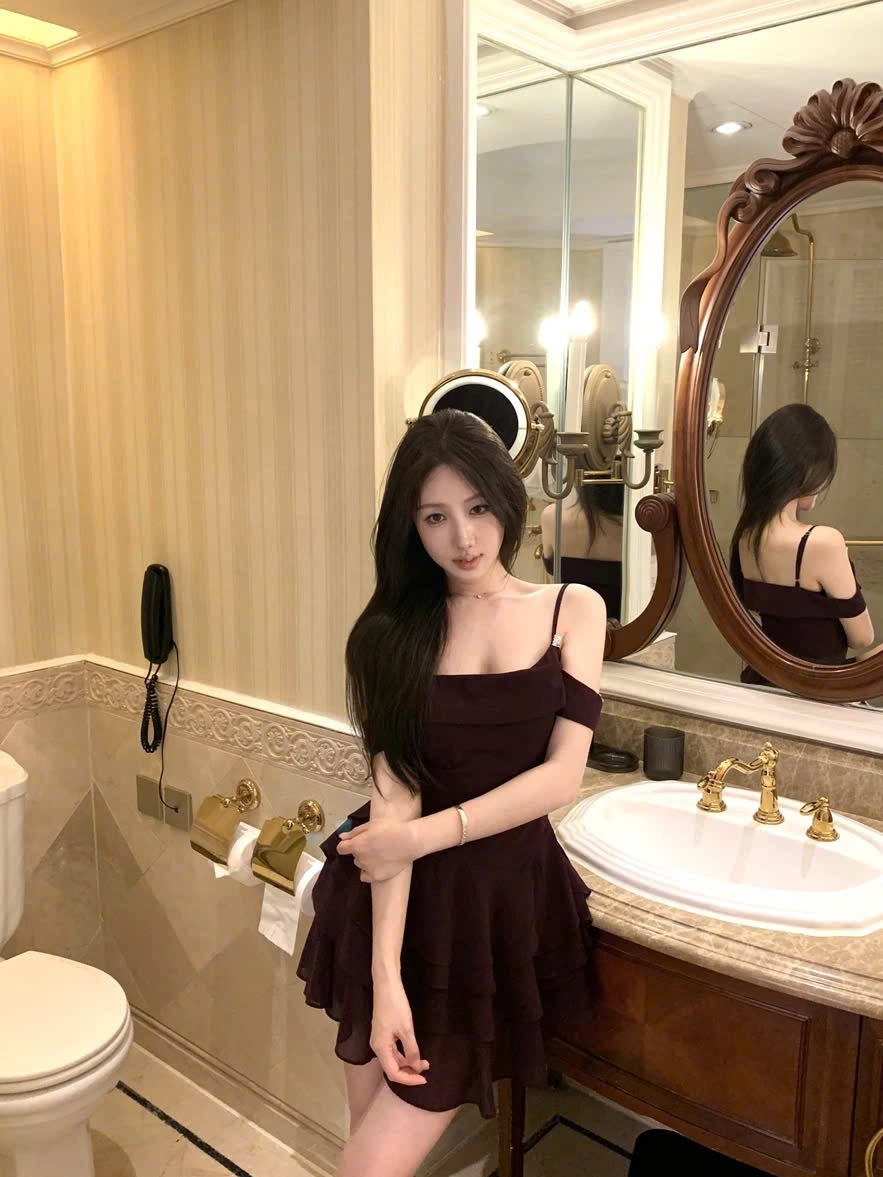 Váy tím 2 dây trễ vai xinh