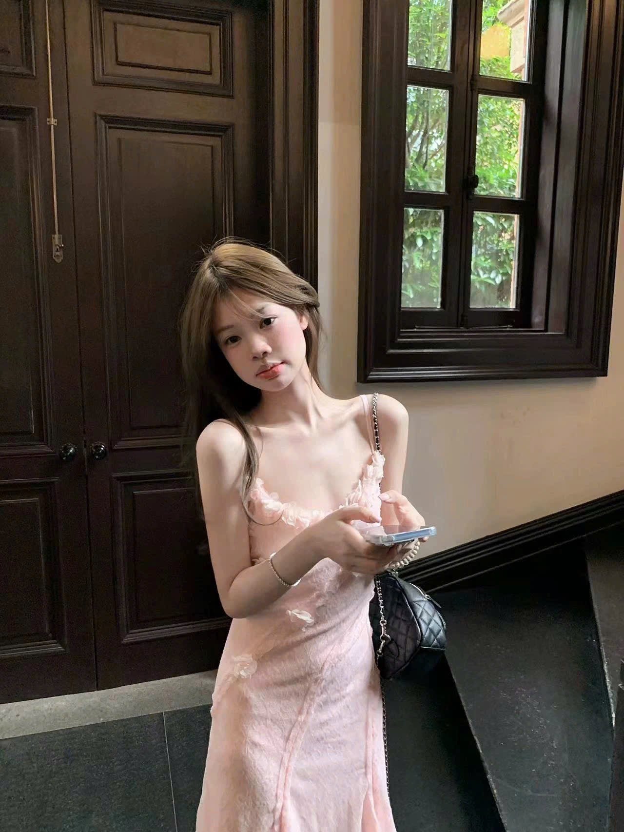 Đầm dài hồng nhạt 2 dây