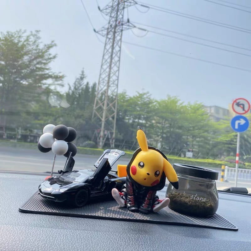 Trang trí xe Pika.chu mặc áo khoác
